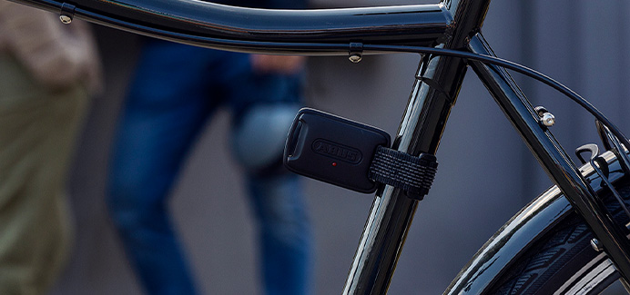 ABUS alarmbox bevestigd op het frame van een fiets